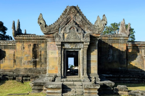 ICJ rules that Cambodia has sovereignty over the whole territory of the Preah Vihear temple